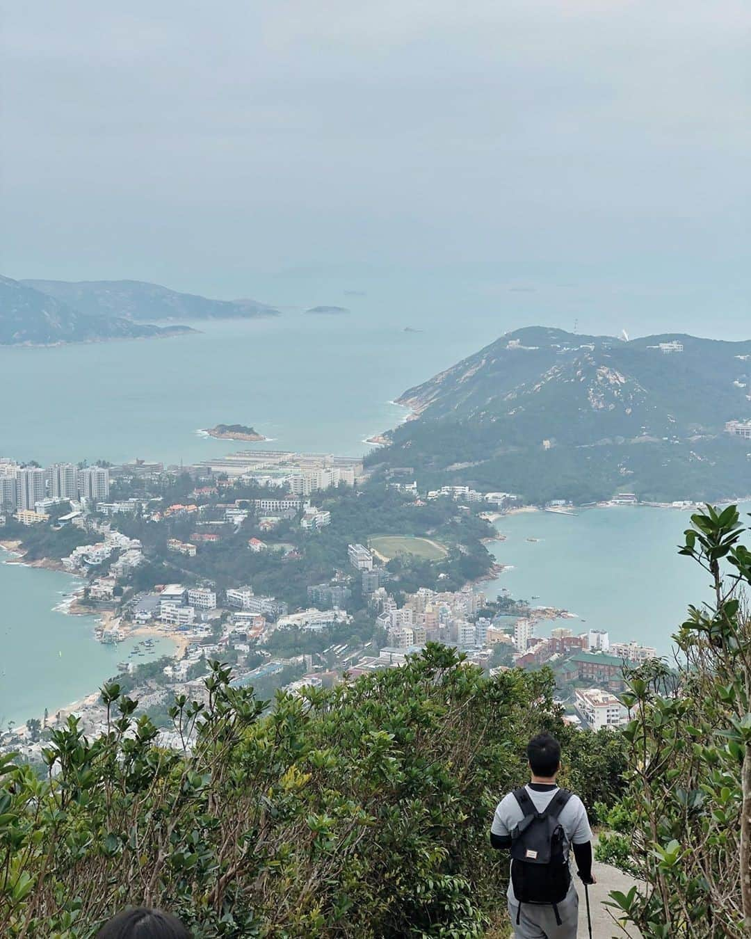 Discover Hong Kongさんのインスタグラム写真 - (Discover Hong KongInstagram)「The best leisure activity in Hong Kong in autumn? Hike uphill to catch the breeze and enjoy lovely views! 涼風送爽，最適合去行山，欣賞湖光山色！ 📷: @ninaalvia #DiscoverHongKong」11月17日 13時00分 - discoverhongkong