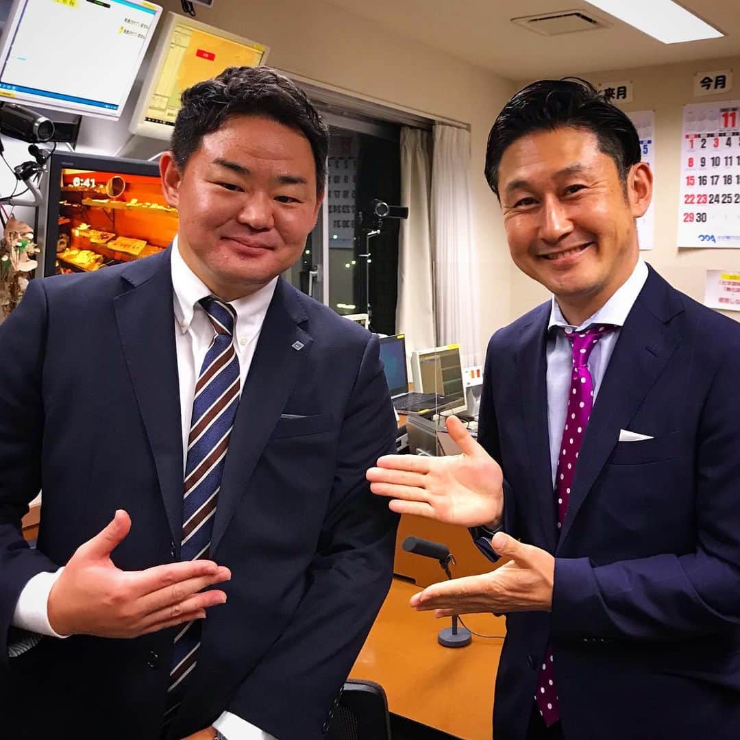 のインスタグラム：「仙巌園焼酎ナイトガーデン❗️  11月21日〜23日の3日間 世界文化遺産・仙巌園で 本格焼酎イベント開催！  県酒造組合青年会の 小正芳嗣さんにご紹介頂きました！  県内113の焼酎蔵の100種類以上の銘柄を ライトアップした仙巌園で楽しめる❗️  コンセプトは… GOOD SHOUCHU GOOD GARDEN GOOD MUSIC   フランス3星レストランで 腕を磨いた森岡シェフの料理と 空間にぴったりな音楽も楽しみ🎶  http://ssng.online/  #仙巌園焼酎ナイトガーデン  #本格焼酎 #本格焼酎イベント  #仙巌園 #世界文化遺産 #県内113焼酎蔵 #100種類以上の銘柄 #フランス三つ星レストラン  #森岡伸安シェフ #焼酎と庭園と音楽と #前売り券2500円 #vip席8000円  #観光庁夜間早朝事業 #観光資源の夜間有効活用 #kagoshima #小正醸造 #小正芳嗣  社長 #県酒造組合青年会 #副会長」