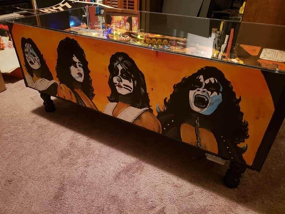 KISSさんのインスタグラム写真 - (KISSInstagram)「#KISSARMYROCKS! Check out this awesome #KISS pinball coffee table made by Stacey Donahue. The table features an original playing field, remote control lights, lexan top, & all hand-painted sides. Wow!」11月17日 13時08分 - kissonline