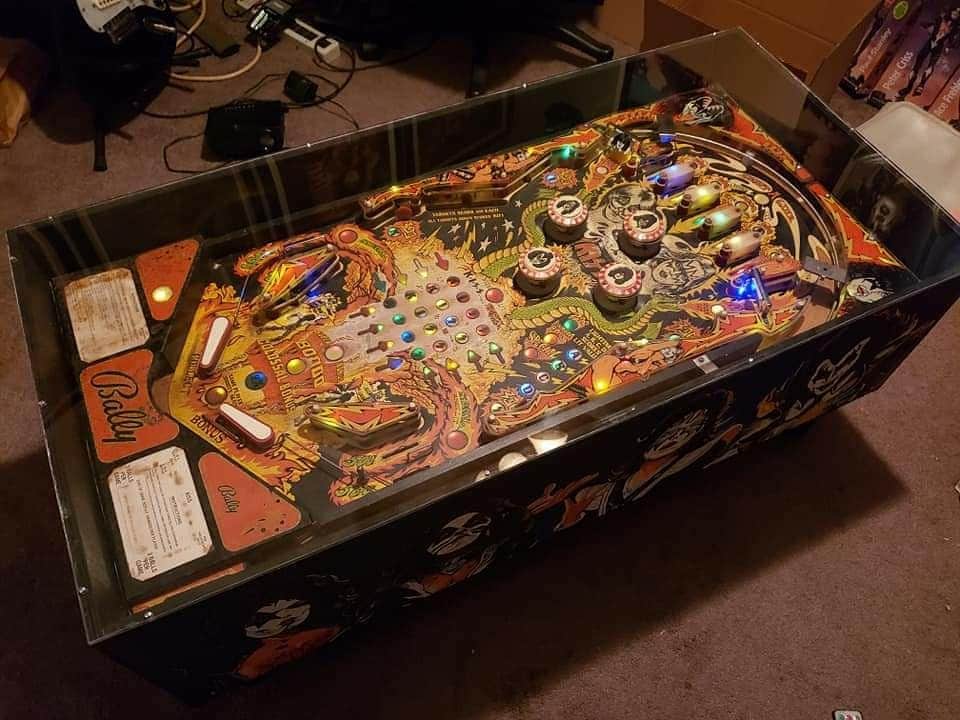 KISSさんのインスタグラム写真 - (KISSInstagram)「#KISSARMYROCKS! Check out this awesome #KISS pinball coffee table made by Stacey Donahue. The table features an original playing field, remote control lights, lexan top, & all hand-painted sides. Wow!」11月17日 13時08分 - kissonline