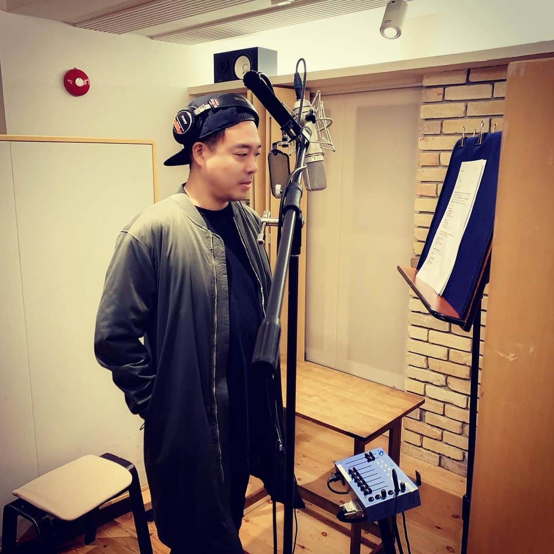 のインスタグラム：「REC！ お褒めのお言葉頂きました！ 早くご報告出来ますように。 嬉しくびっくりしております。。 #レコーディング #1発OK #KELLY #ギャロップ #POW！」