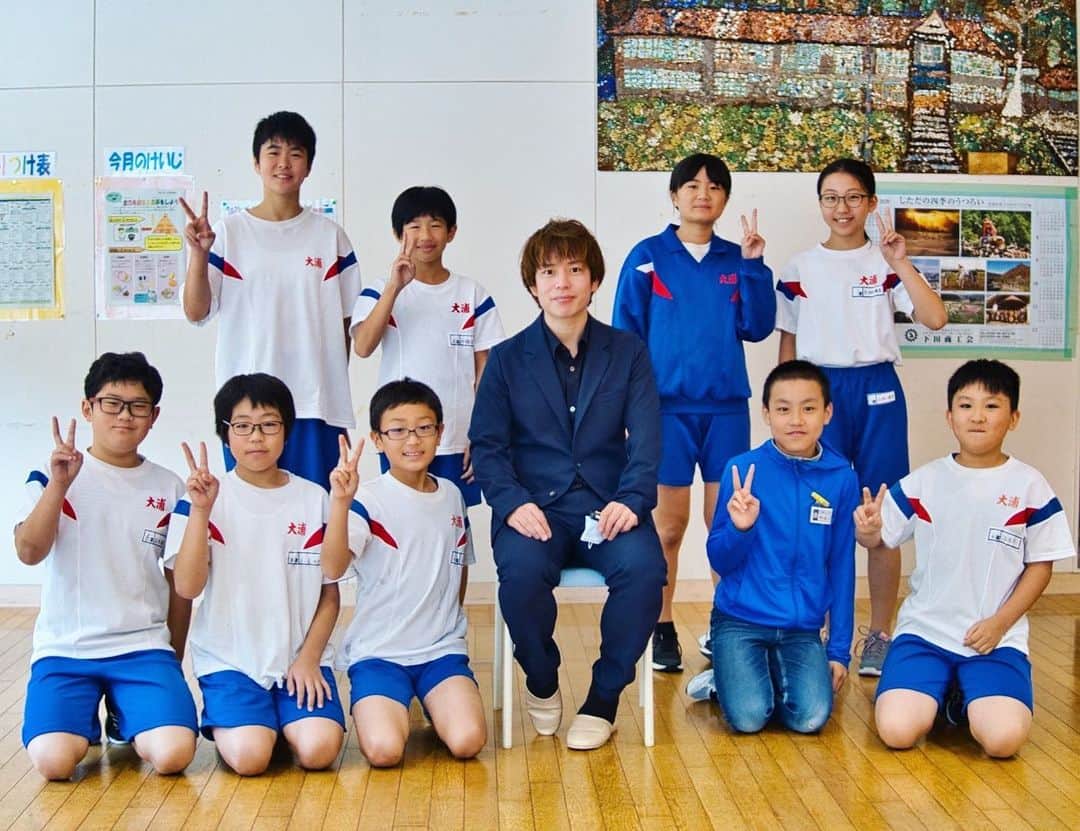 石田太志のインスタグラム：「I lectured to elementary school students. • #footbag #taishiishida #freestyle #soccer #follow #worldchampion #performance #performer #instagramer #hackysack #lecture #student #elementaryschool」