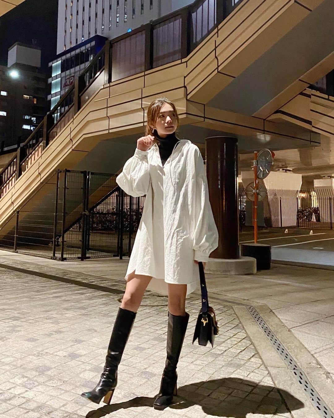 鈴木朱音のインスタグラム：「ちょっと前の私服👗 . もう寒いからアウター着なきゃ夜は出歩けない！ 今年寒くなるのが早い気がする〜🍢 . one-piece @ungrid_official  inner @murua_official  bag @gucci  boots @acym_official  . . #fashion #coordinate #onepiece#shirtonepiece #gucci #ungrid_official #murua_official  #acym #knit #longboots  #コーディネート #ファッション #私服 #シャツワンピース #168cm」