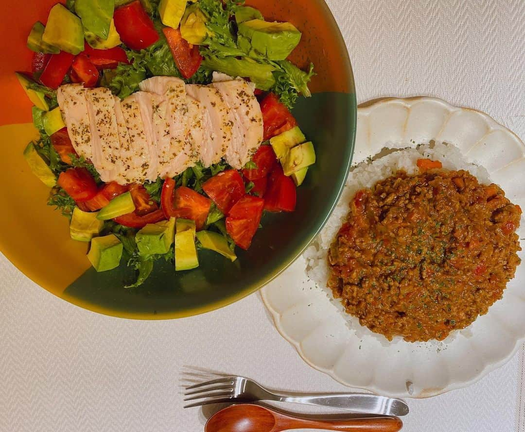 木下優樹菜さんのインスタグラム写真 - (木下優樹菜Instagram)「今日は〜 キーマカレー🍛にした♡😋らくちん トマト缶まるまるいれた🍅Luv サラダチキンとアボガドサラダ🥗 ・ ・ ・ #ユキナ飯。」11月17日 18時49分 - yukina1204xoxo