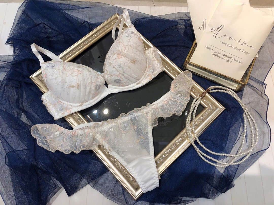 Ravijour札幌4丁目プラザ店のインスタグラム：「#onsale   不動の人気ランジェリー💗 #フェアリーグラマーアップ単品ブラ  のご紹介になります✨ 詳しくはブログへ✈  #ラヴィジュール #ravijour_official  #ravijourstaff  #ravijoursapporo」