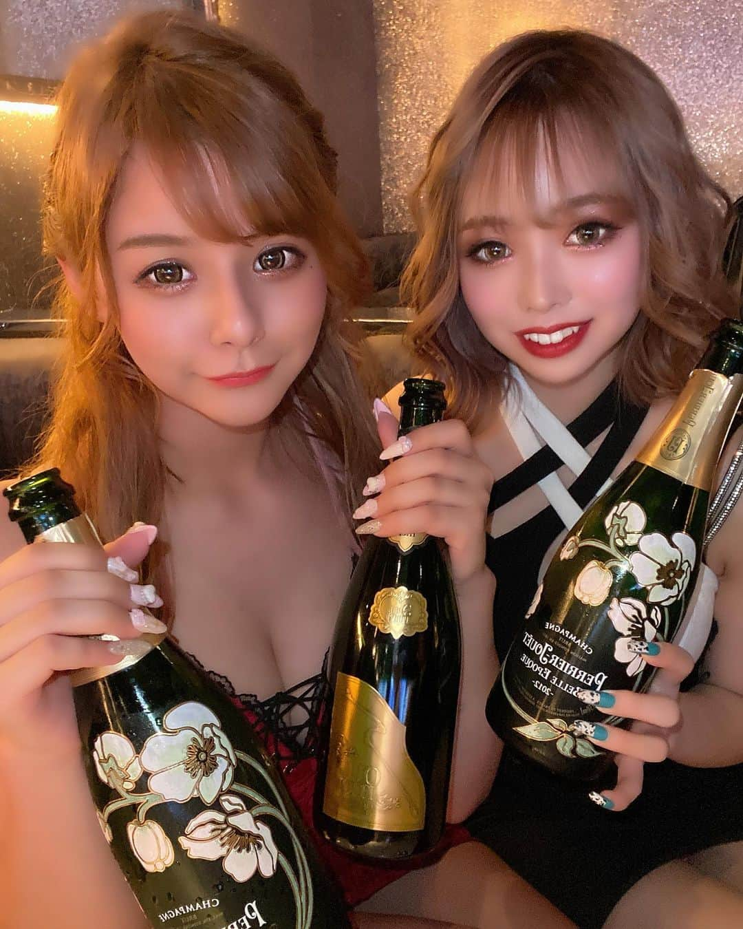 HINAさんのインスタグラム写真 - (HINAInstagram)「﻿ .﻿ ﻿ みあと🤍﻿ ﻿ #ベルエポック #飲み #プリティーウーマン #名古屋 #錦 #錦三 #キャバクラ #キャバ嬢 #ショータイム #シャンパン #シャンパンガール #ショーガール #メイク #かわいい #ダンス #コスプレ #撮影 #お酒 #酒ヤクザ #コスメ #大阪 #飲み屋 #歌舞伎 #北新地 #六本木 #すすきの #ギャル #follow #followme #l4l」11月17日 14時08分 - iam_hina9311