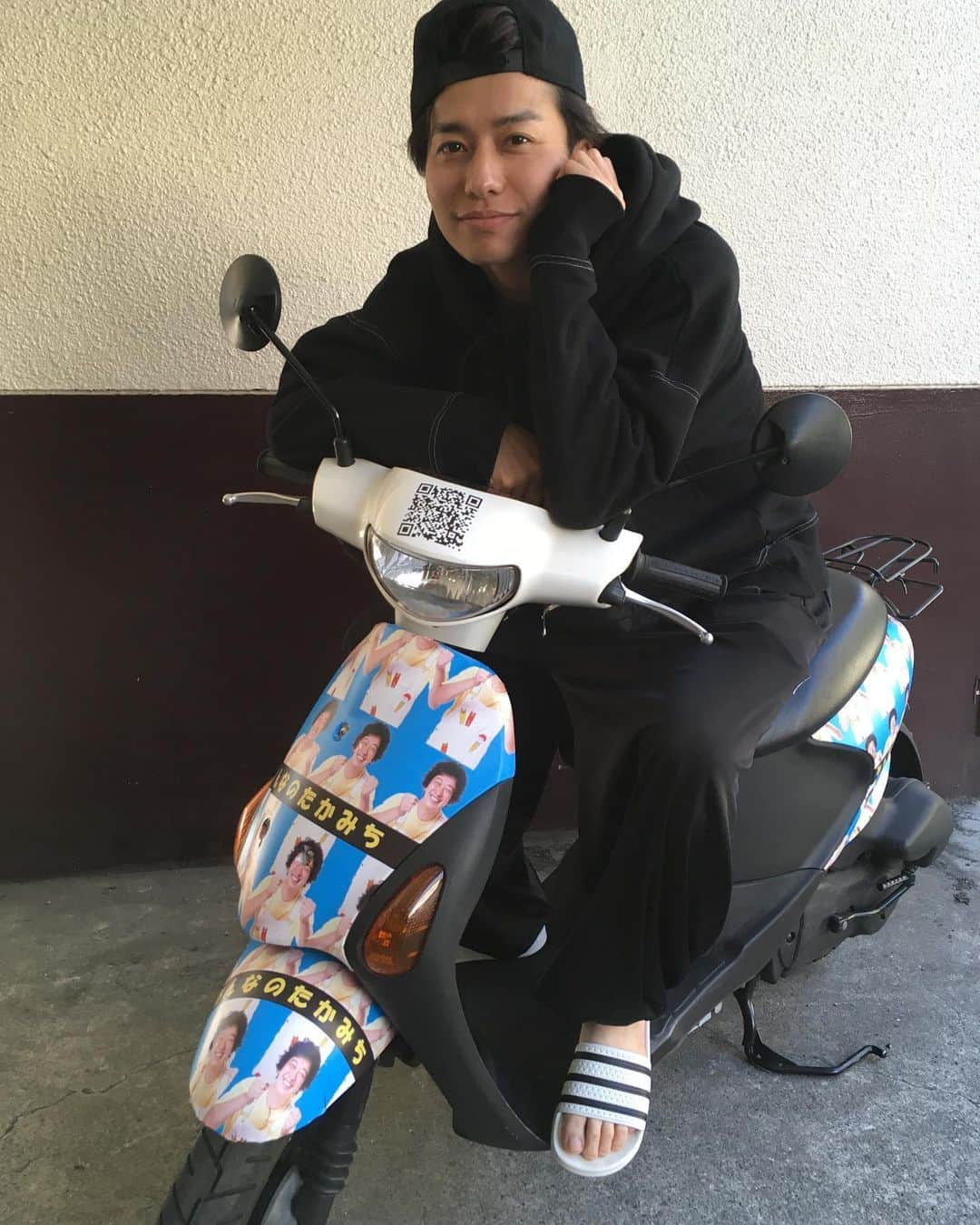 高道さんのインスタグラム写真 - (高道Instagram)「なにこの差？😐﻿ ﻿ 同じバイク乗ってるのに航平が乗ったら雑誌の取材みたいになる😁﻿ ﻿  ほんで、なんでかわからんけど、俺の方の写真だけちょっと画質落ちとるやないかい👊😅👊﻿ ﻿ #武田航平 #仮面ライダー #仮面ライダーキバ #仮面ライダービルド #宣伝バイク #みんなのたかみち」11月17日 14時13分 - minnanotakamichi