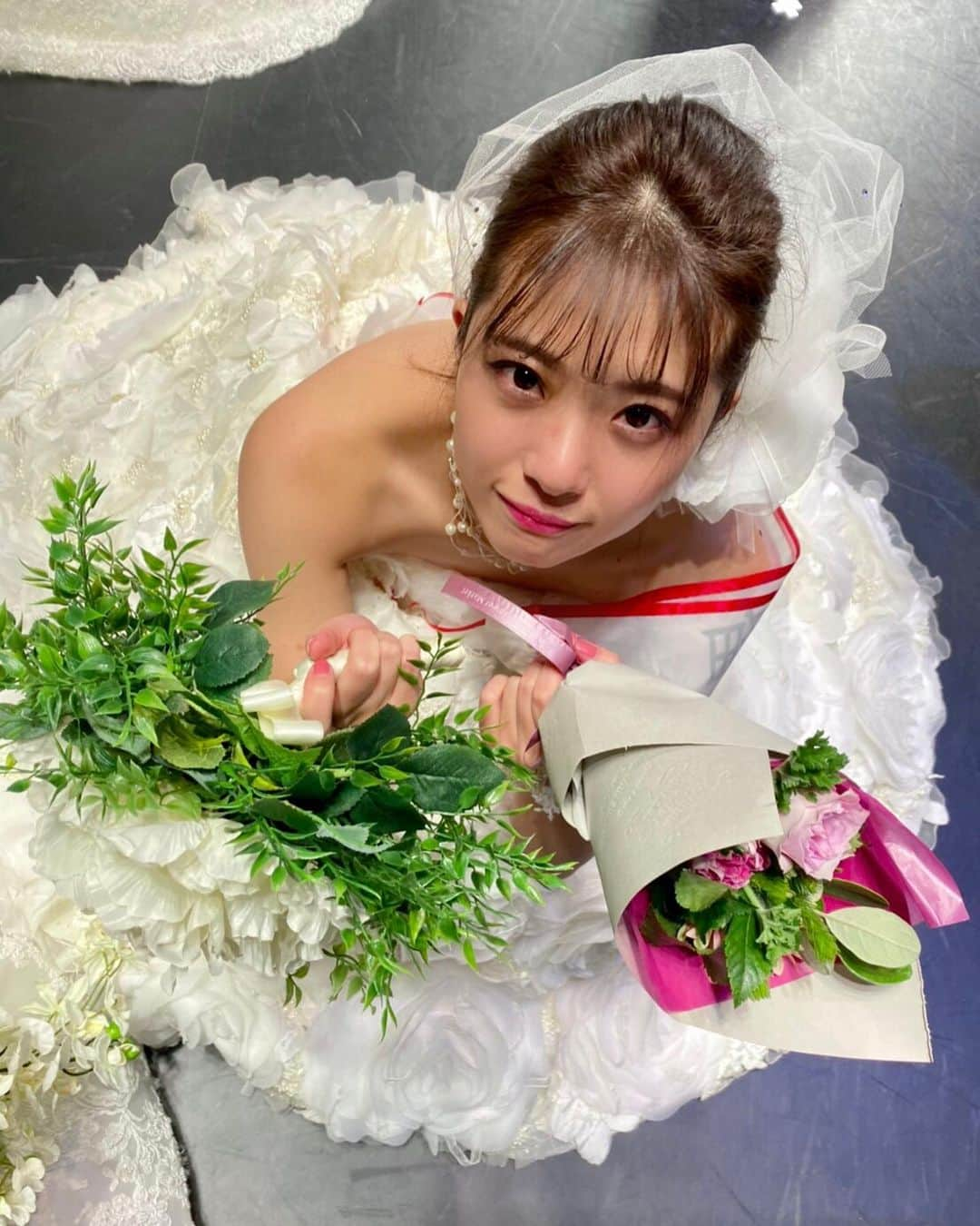 山田杏奈さんのインスタグラム写真 - (山田杏奈Instagram)「ご報告が遅れてしまい申し訳ありません。﻿ ﻿ 4ヶ月間たくさんの応援をありがとうございました。﻿ ﻿ 結果としては、グランプリ・準グランプリを受賞することは出来ませんでしたが、スポンサー賞として、スマ留賞・Mysta賞をいただくことが出来ました。﻿ ﻿ 半年前、全くミスコンとは縁がないと思っていた私がエントリーを決断したのは、「大きなチャレンジを通して、すぐに心が折れてしまう弱い自分を変えたい」と思ったからです。﻿ ﻿ 私はこの四ヶ月間で変わることが出来ました。自分に自信を持ち、物事を肯定的に捉えることができるようになりました。﻿ ﻿ しかし、「自信」というものは自分の努力だけではどうしようもなくて、それを評価し、応援してくれる他者の存在があって初めて自信が持てるということがとてもよくわかりました。﻿ ﻿ また、この期間本当に信じられないほど多くの人に支えてもらったことによって、私自身を変えることが出来たので、今度は私が誰かの支えになれるような生き方をしたいと強く思うようになりました。 ﻿ フィナーレでのスピーチの繰り返しにはなりますが、今まで何気なく使っていた「応援」という言葉の本当の意味を知ることが出来ました。﻿ ﻿ そして、この期間は自分自身の成長のみならず、様々なことを学ぶことが出来ました。﻿ ﻿ 人に自分の思いや気持ちをそのまま伝えることの難しさや、snsにより切り取られた1部の情報によって憶測のみで広がっていく誤解の怖さ。メディアからの情報をどのように受け取るか、その情報はどこまでが事実でどこからが憶測なのか。自分の言葉で傷つく人はいないのか。﻿ ﻿ 画面の向こう側で傷つく人がいないよう、様々な角度から情報を見たうえで、発信する前に1度立ち止まって考えることの重要さを強く実感しました。﻿ ﻿ 今後ともSNSのアカウントはこのまま使い続ける予定です。自分なりに使い方をしっかり考えていきたいと思います。﻿ ﻿ そして改めて、ただの大学生の私をこんなにも深い愛で応援してくれた「やまあん応援団」のみんな、ありがとう。みんなの架け橋になれたことが何よりも嬉しかったです。本当に目の前にいるかのような、私にとっての新たな居場所になりました。﻿ ﻿ 今後とも私らしく、この経験を生かしてさらに様々なことにチャレンジしていきたいと思っています。﻿ ﻿ 私の美しさは「行動力」だとこれから先も言い続けられるように。﻿ ﻿ 物事の結果だけでなくそこに至るまでの過程とじっくり向き合って、これからも成長していこうと思います。﻿ ﻿ これからもよろしくお願いします！﻿ ﻿ 本当に、本当にありがとうございました！﻿ ﻿ ﻿ ﻿ 2020.11.17  山田杏奈﻿ ﻿ ﻿ #ミス東大2020﻿ #ミス東大 #ミスコン2020」11月17日 14時16分 - anna_yamada05