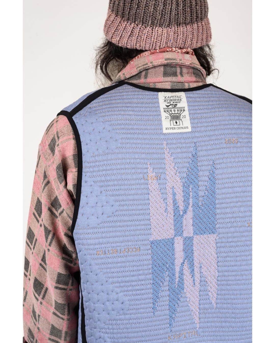UNITED ARROWS & SONSさんのインスタグラム写真 - (UNITED ARROWS & SONSInstagram)「【 Info 】 ㅤㅤㅤㅤㅤㅤㅤㅤㅤㅤㅤㅤ ＜ KAPITAL × BYBORRE＞﻿ アムステルダムのハイテクニット工場﻿＜BYBORRE(バイボレ)＞と日本のアイコニックなブランド＜KAPITAL(キャピタル)＞の﻿コラボレーションベストを11月20日(金)に発売いたします。﻿ オルテガベストに着想を得たこのベストは、歴史的なルーツを持つ織りのデザインに現代的なアレンジを加え、このコラボレーションのために開発されたOn-Pattern 3D™️ナイロンニットテキスタイルを使用しています。﻿ またこの生地はエコ染色を採用し、染色には水を使用せず環境に配慮した取り組みとなっております。特別なコラボレーションベストを是非ご期待ください。﻿ ※商品のフロントの仕様は、ジップではなくボタンになります。予めご了承ください。 ﻿ Amsterdam high tech knit factory﻿ Of <BYBORRE> and Japanese iconic brand <KAPITAL>﻿ Collaboration Vest will be released on 20th November.﻿ Inspired by the Ortega vest, this vest adds a contemporary twist to a woven design with historic roots and uses the On-Pattern 3D ™nylon knit textile developed for this collaboration.﻿ In addition, this fabric uses eco-dyeing, and it is an environmentally friendly effort that does not use water for dyeing. Please look forward to a special collaboration vest.  #kapital #byborre #UnitedArrowsAndSons」11月17日 14時22分 - unitedarrowsandsons