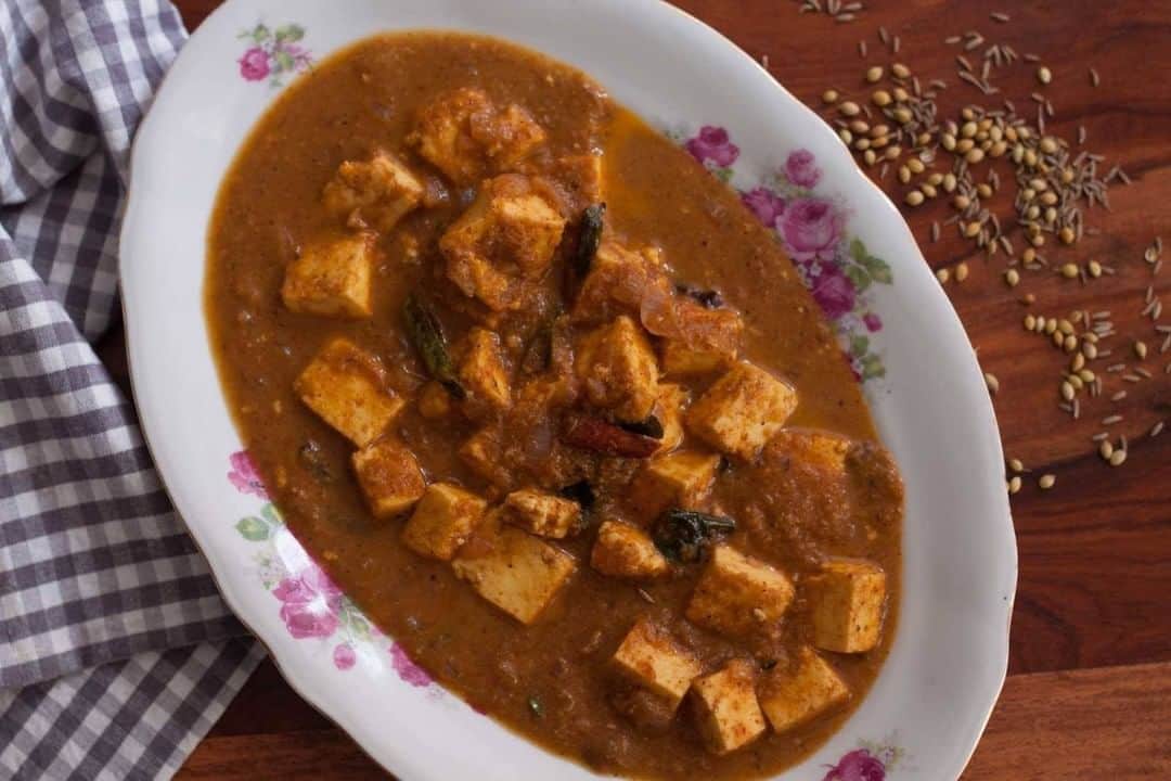 Archana's Kitchenさんのインスタグラム写真 - (Archana's KitchenInstagram)「This Paneer Gassi Recipe is a delicious coconut and red chili-based curry from the coastal region of Mangalore. The sweetness of the coconut milk balances the spicy flavours from the red chilies, peppercorns, cloves, and the bitterness from the fenugreek seeds.   Paneer Gassi tastes best along with Mangalorean Neer Dosa. Do give this recipe a try and tell us how you liked it. Get the recipe from the smart.bio link in my profile @archanaskitchen . . . . . #recipes #easyrecipes #paneer #paneerrecipes #mangalorefood #archanaskitchen #healthyeating #dalsoup #southindianbreakfast #highprotein #homemadefood #eatfit #cooking #food #healthyrecipes #foodphotography #recipeoftheday #comfortfood #deliciousfood #delicious #instayum #food」11月17日 14時30分 - archanaskitchen