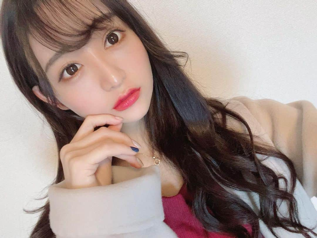 星奈あいさんのインスタグラム写真 - (星奈あいInstagram)「だうんたいむ明けひさしぶりのメイク🐰 こういうときはマスク助かるよねえ 今日は天気がいいけど我慢しきれなくて 新しいアウターをおろしました♡ 2枚目が全体像？なんだけど わかりにくくて申し訳ない🙇‍♀️ エイミーのラップコート？だよ！ 軽くてあったかくてストールもついてるので もう少し寒くなったら使える♪ . 毎年ワンピース型の膝丈のコートを買ってたからこういうのは新鮮！ 大人っぽい冬にしたいな👶❤︎  #自撮り#星奈あい#コート#アウター#冬服コーデ#エイミー#eimy #日常生活#攝影日記#人像攝影#攝影師#拍照#人像摄影#攝影日常#좋아요#소통그램#패션화보」11月17日 15時04分 - hoshina_r18