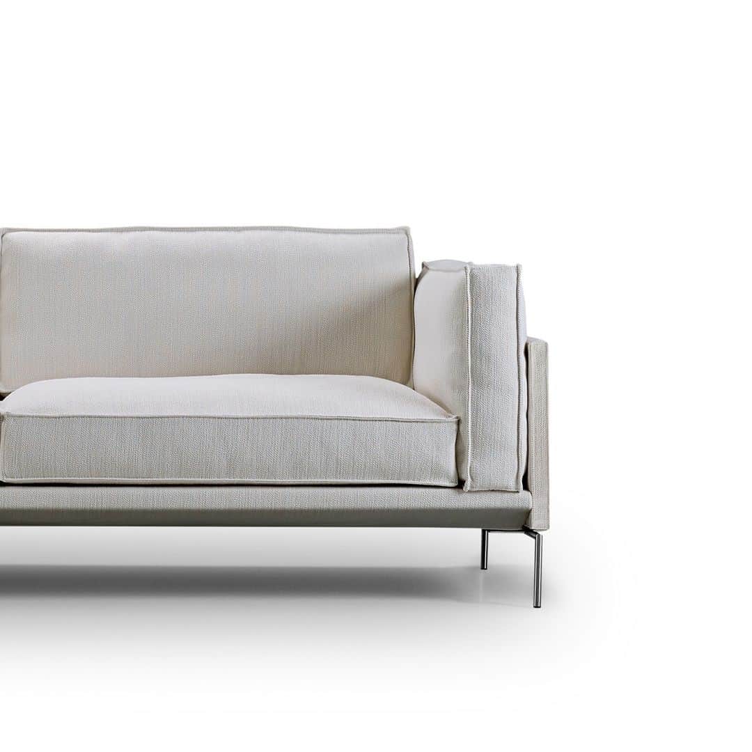 eilersenのインスタグラム：「Slimline, the airy sofa that challenges the laws of gravity⁠ •⁠ •⁠ •⁠ #eilersen #eilersenfurniture #myeilersen #slimline #interiordesign #homedecor #sofa #danishdesign #inredning #finahem #interiorlovers #interiordesign #modernliving #minimalism #nordiskehjem #nordicinspiration #nordicliving #craftsmanship #luxurylifestyle #boligindretning #designinterior #livingroominspo #boliginspiration #softminimalism #hemindredning #schönerwohnen #nordicminimalism」