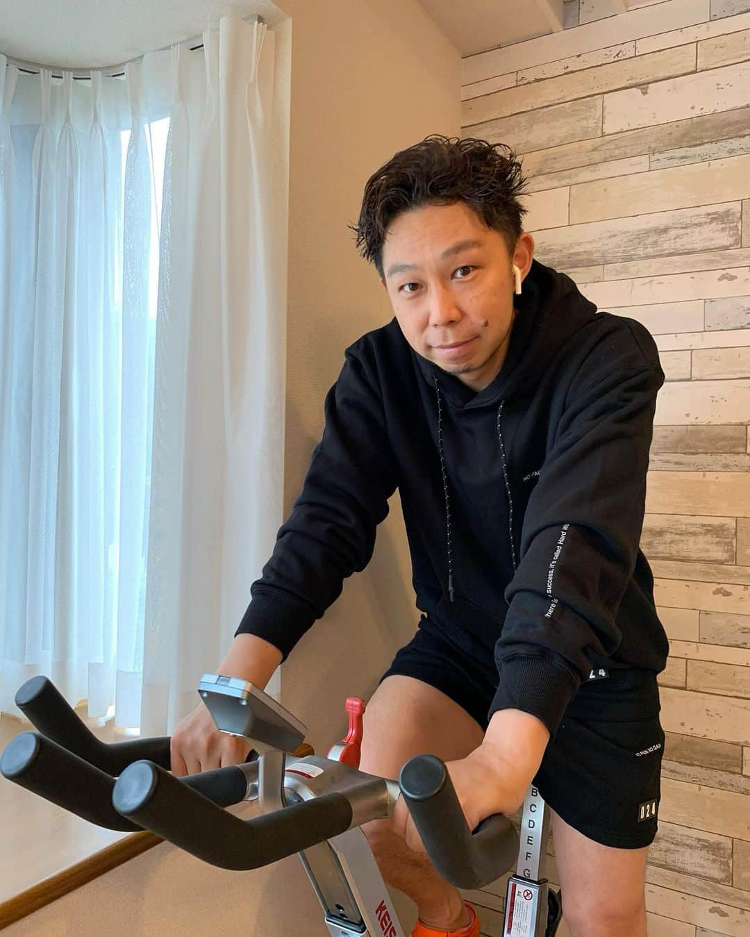 USAさんのインスタグラム写真 - (USAInstagram)「☆NO PAIN NO GAIN☆  #nopainnogain #24#exfight  #トレーニング#keiser #ウォーミングアップ」11月17日 15時12分 - exileusa_danceearth