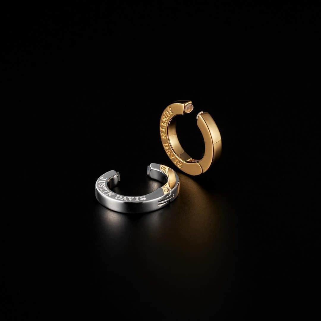 ジャスティンデイビスのインスタグラム：「2020 AW COLLECTION   “PETIT NOUVEAU” Ear Bite  ピアスでもなくカフでもない新しいスタイルのプチイヤバイト (噛みつく)、 耳のお好きな箇所へ、切断面には、しっかりホールド する目的と アレルギーフリーの対応としてシリコンを貼付 ⠀ #justindavis  #ジャスティンデイビス」