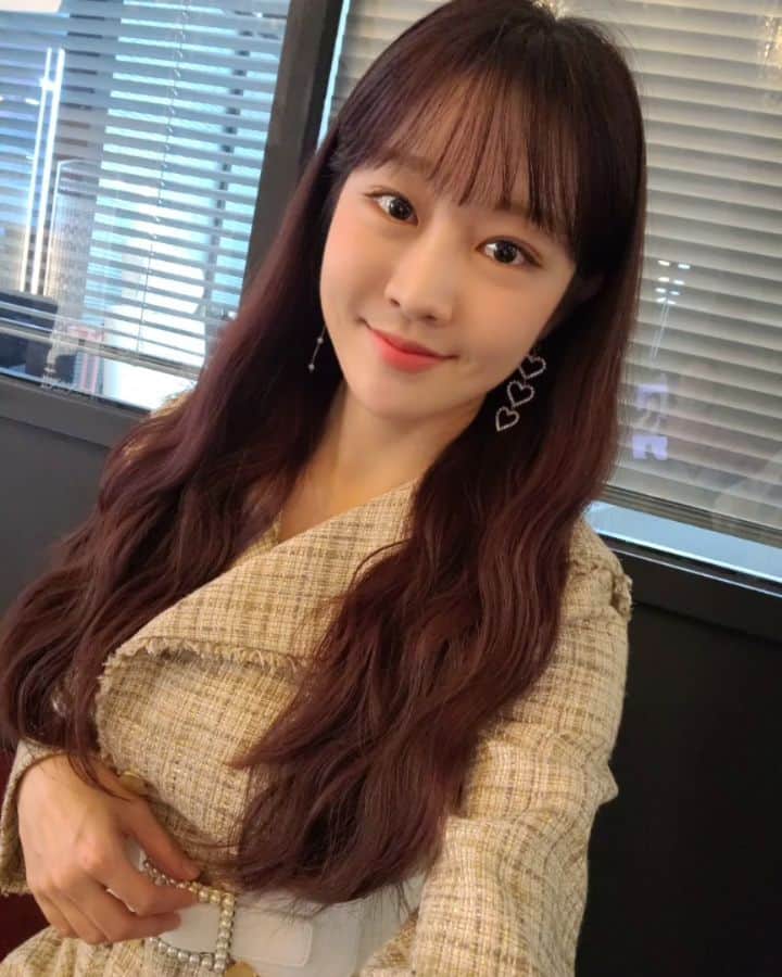 ユジョンのインスタグラム：「'레이나의 건빵과 별사탕' 매주 화요일 저녁7시 <골라주세요> 코너에서 만나요 🖤」
