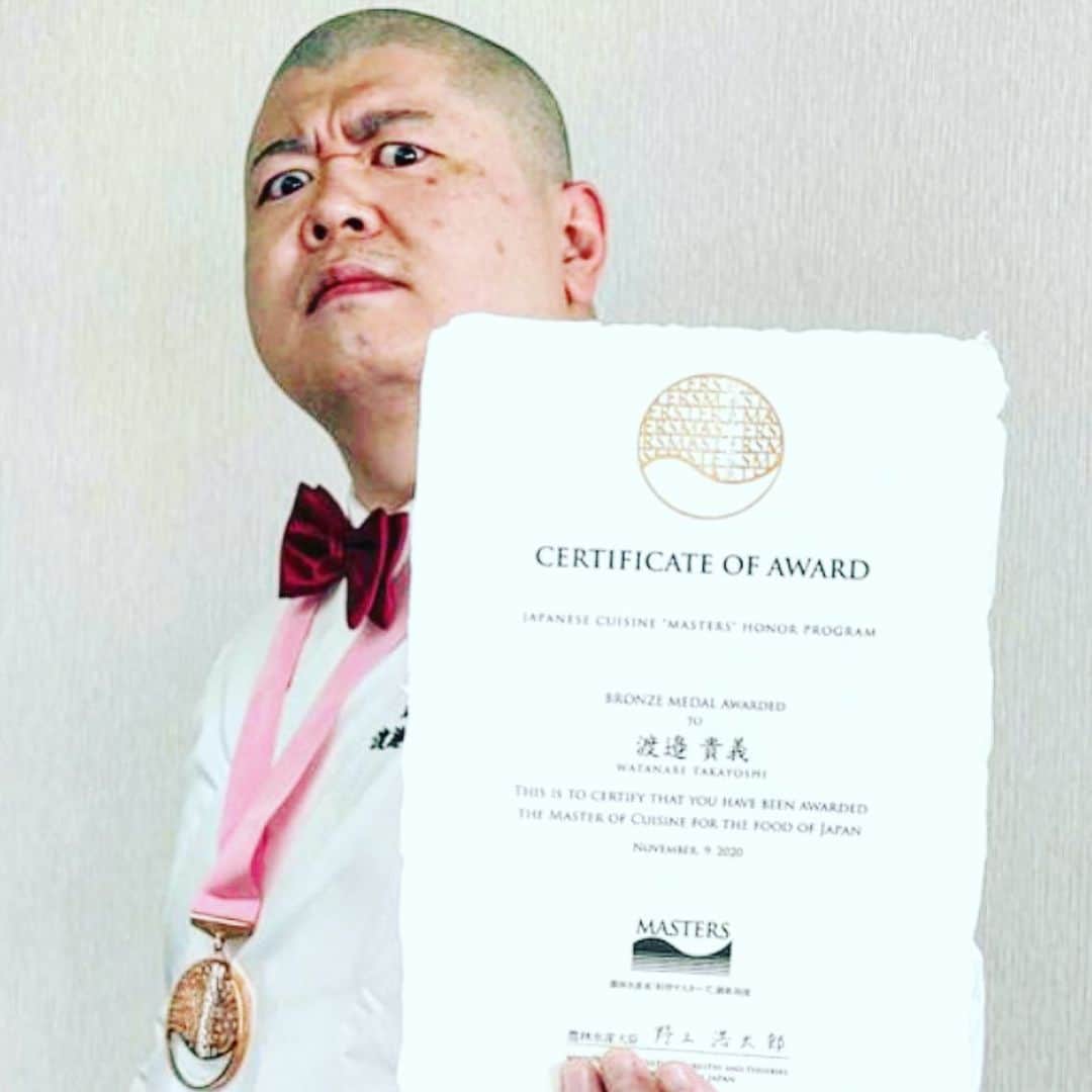 のインスタグラム：「I got wonderful award from the Government of Japan!  Today was a TV interview.」