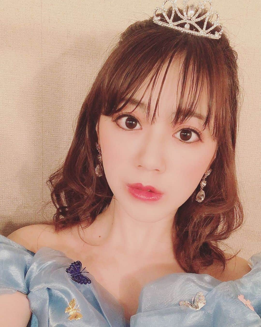 堀有里さんのインスタグラム写真 - (堀有里Instagram)「ありがとうございました🏰❤️  #舞台アリスト #シンデレラ #ティアラ　#ドレス #舞台　#ミュージカル　#衣装　#女優」11月17日 16時28分 - _horiyuri_