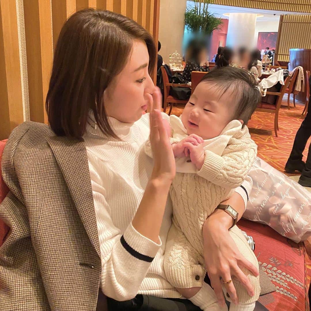 杉下理世のインスタグラム：「やっと会えた可愛いBOY👶💓 表情とか可愛すぎて、ふとした時についついカメラロールの写真を見返しちゃう魅力をもってるこのお方🥰 特に母性は強くありませんが、赤ちゃんが笑ってくれると嬉しくなっちゃうんだよね👶❤️寝顔とか天使👼✨  #boy #baby #welcometotheworld #男の子ベビー #赤ちゃん」