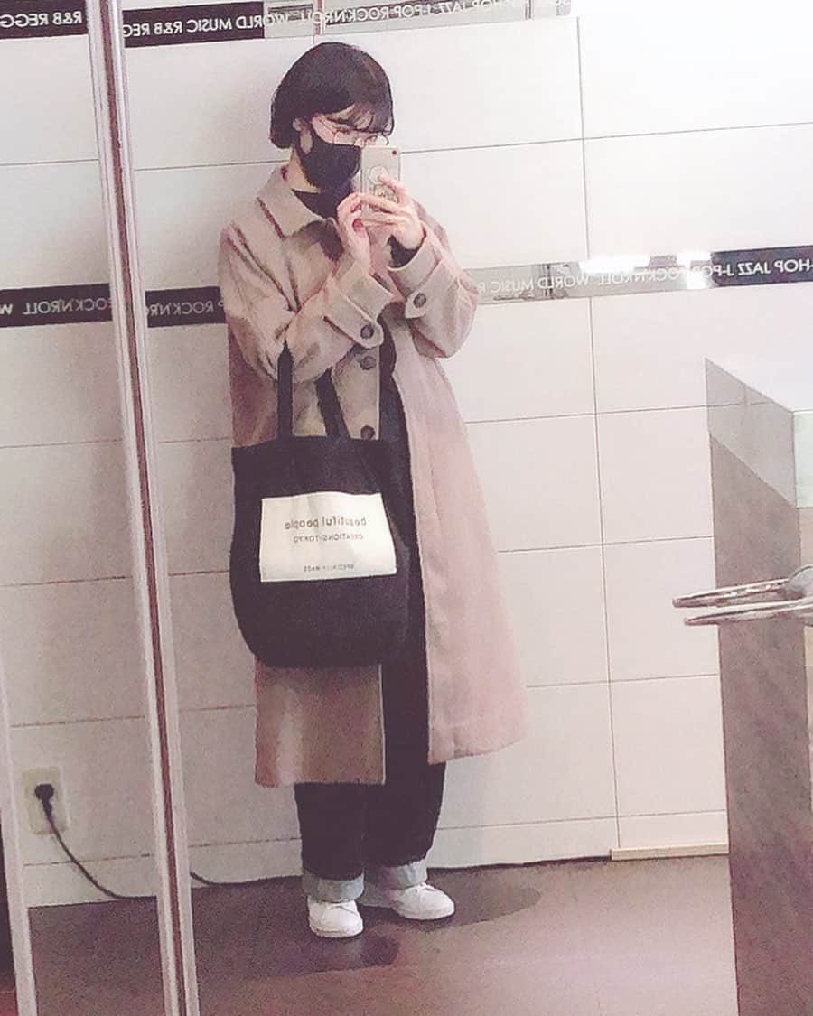 東条蒼のインスタグラム：「＊ ・ ・ ・ マネージャーさんのお支払いを まっているわたしの自撮り。 ・ ・ ・ こんな地味な格好してるから、 街で発見されないんだな笑笑 ・ ・ ・  ・ #撮影会#東条蒼 #クルーズグループ #セクシー女優 #av女優 #メガネ女子 #黒髪 #ショートヘア #あおたん　#teamメレンゲ #followｍe #following #japan #girl #photooftheday #tagsforlikes #instalike  #台湾 #香港 #粉我 #拍照 #照片 #人像攝影」