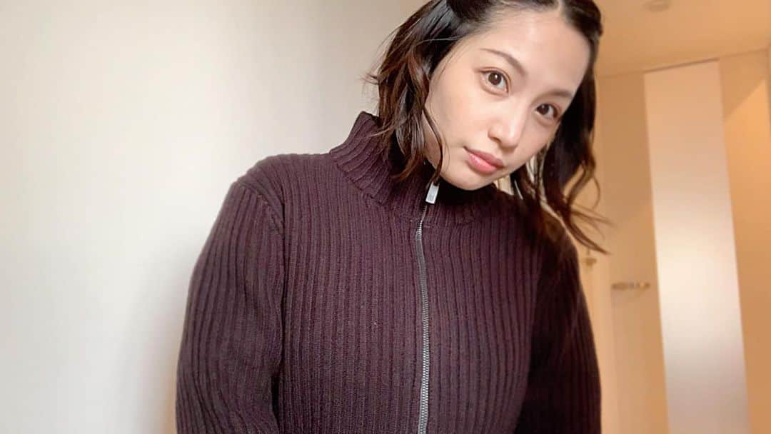 蒼怜奈さんのインスタグラム写真 - (蒼怜奈Instagram)「新しい服買いました。 あったかい。  #あおいれいな #蒼怜奈 #japanesegirl #girlsphoto  #uniqlo #uniqloplusj」11月17日 16時56分 - the_reinuts