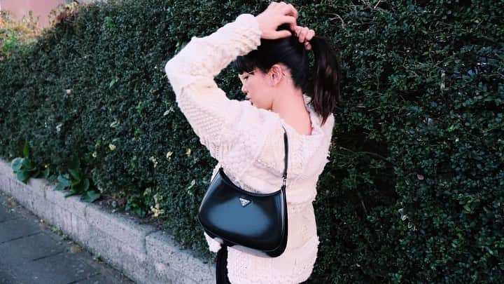 水川あさみのインスタグラム：「クラシックだけどコロンとかわいらしい佇まい。 #PradaCleo」