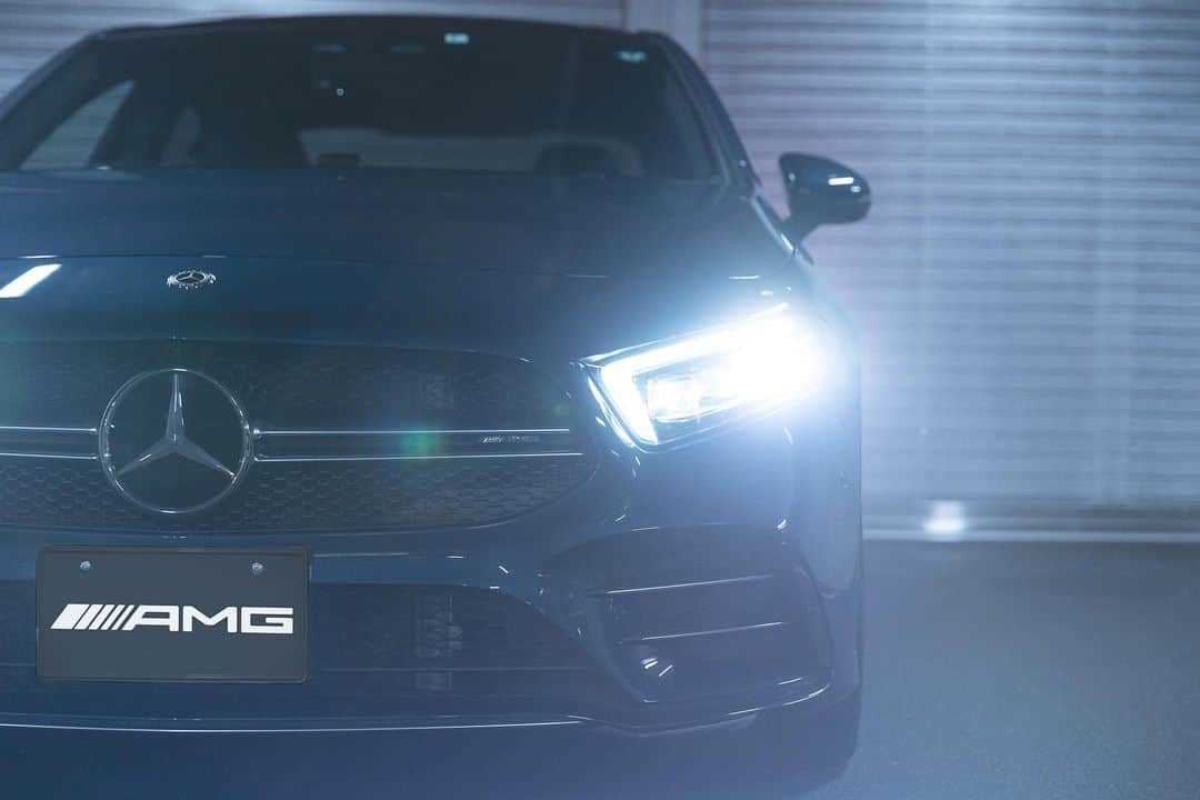 のインスタグラム：「思わずもっと走りたくなる──あなたの日常を輝かせる次世代AMG  #MercedesAMG #mercedesbenzjapan #A35 #4MATIC #Sedan #MBCars #MercedesBenz  #メルセデスAMG #AMG #メルセデスベンツ #メルセデス #ベンツ #スポーツカー #セダン」