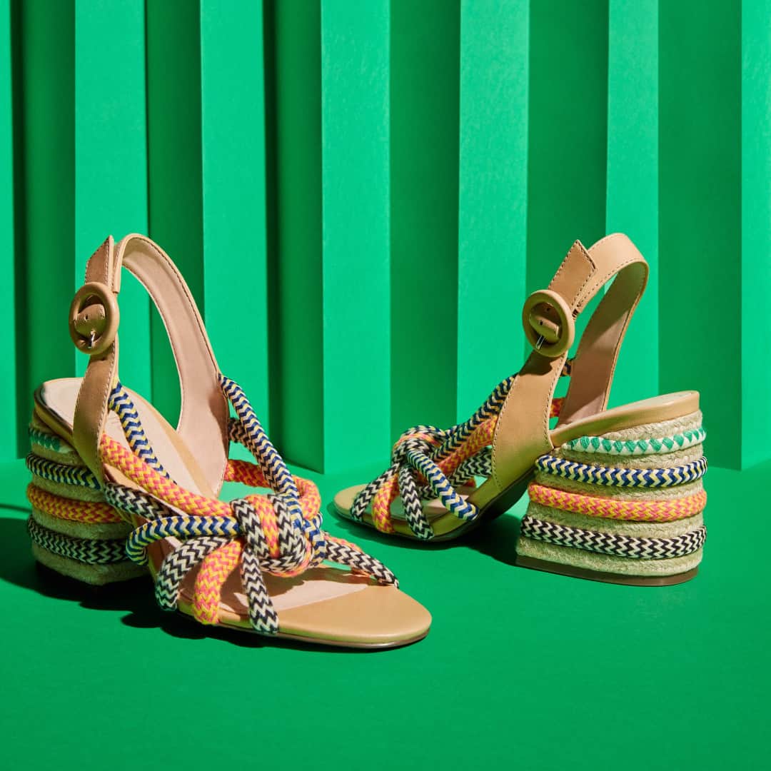 Schutzのインスタグラム：「YOUR NEW SUMMER HEELS ❤️ #summercolorsschutz」