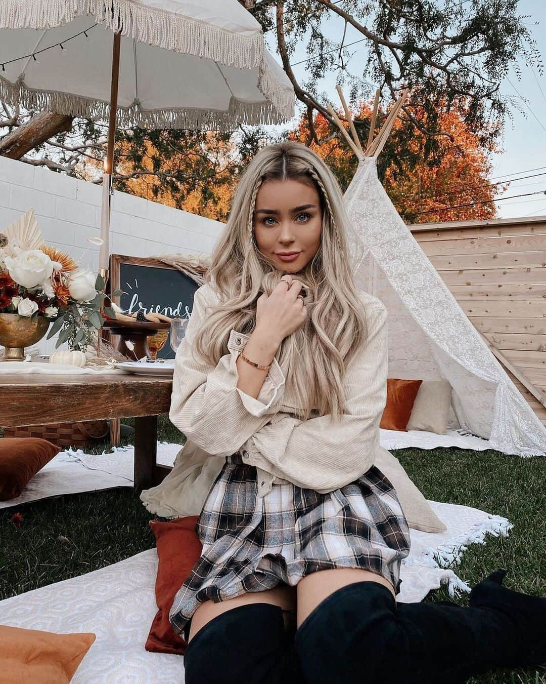 SHEINさんのインスタグラム写真 - (SHEINInstagram)「All the Fall vibes 🧡  @sierrafurtado  Shop Item #: 1518380  #SHEINgals #SHEINstyle #SHEINBlackFriday #plaid #fallvibes」11月18日 4時01分 - sheinofficial