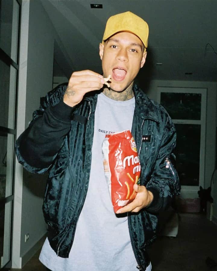 のインスタグラム：「Fun fact, i love chips.」