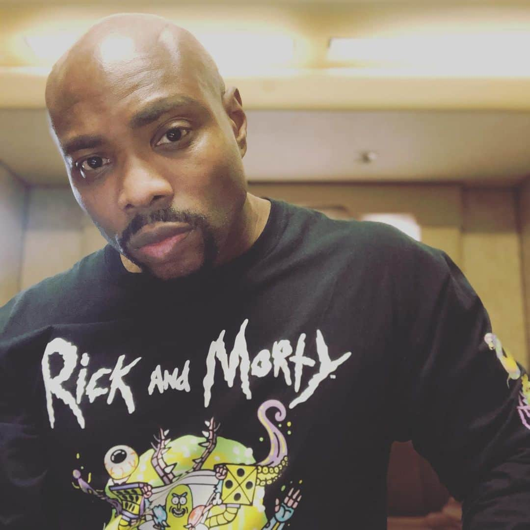 ページ・ケネディさんのインスタグラム写真 - (ページ・ケネディInstagram)「I’m just getting to the bag and living my dreams at the same time rocking the illest shirt ever. #IfYouKnowYouKnow #RickAndMorty」11月18日 2時28分 - pagekennedy