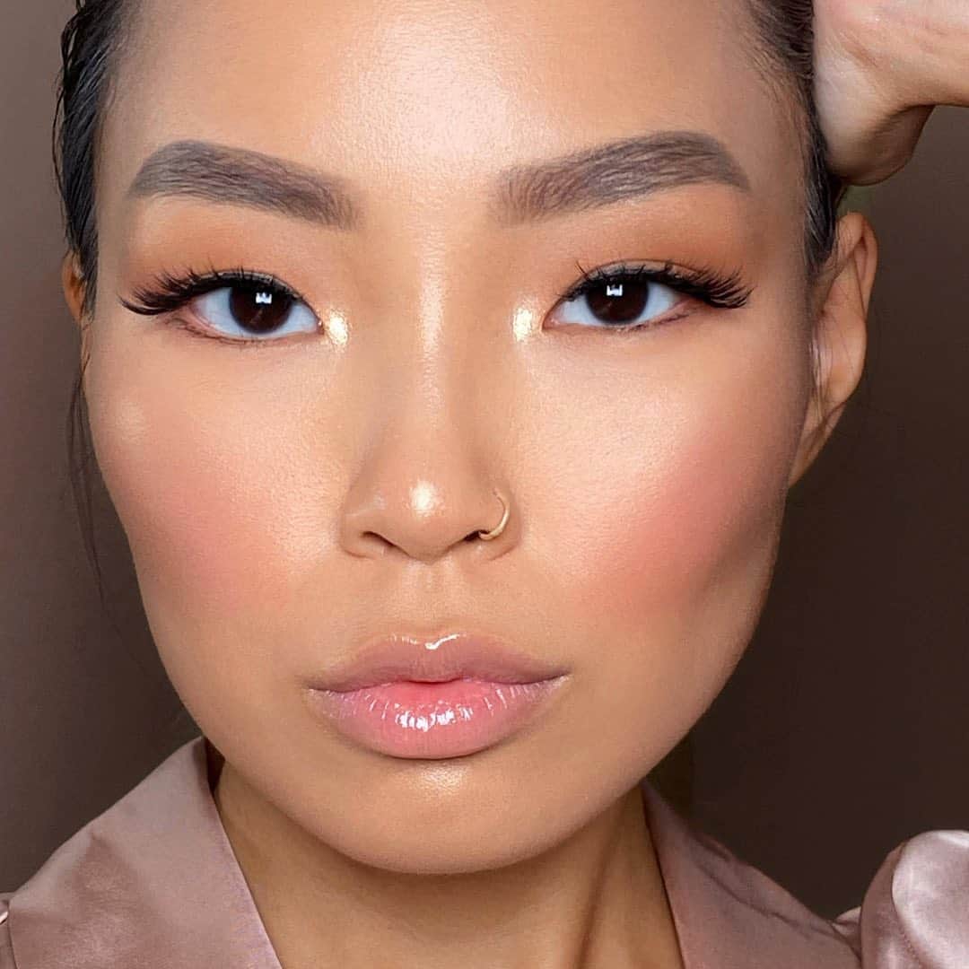 Smashboxのインスタグラム：「✨ GIVE THE GIFT OF GLOW ✨ ➡️ with our 2020 holiday collection. What are u waiting for?」
