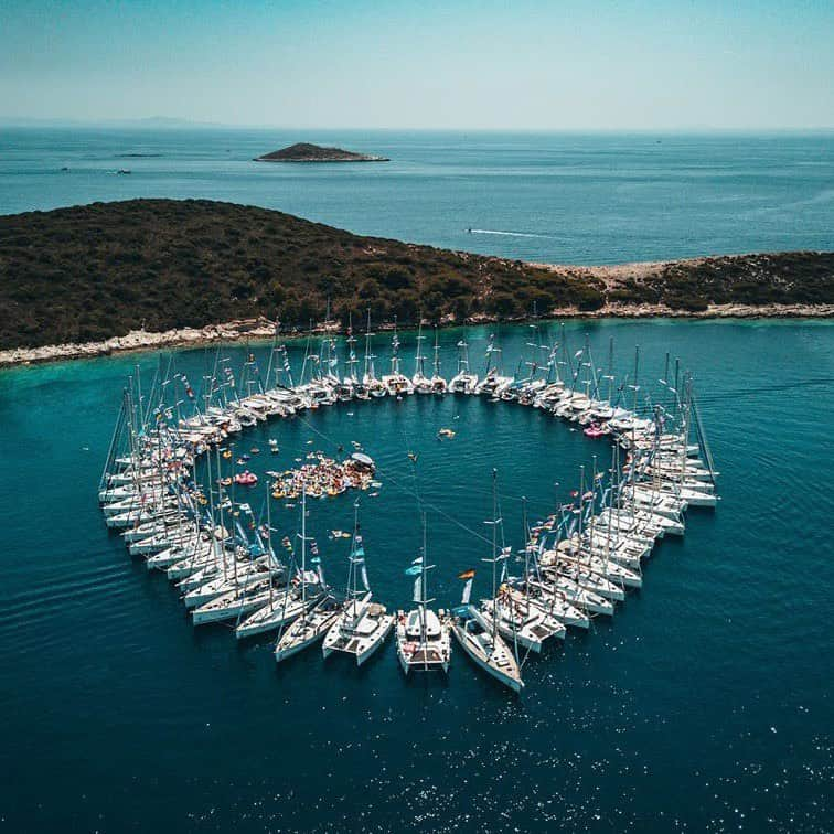 Gorgon Cityさんのインスタグラム写真 - (Gorgon CityInstagram)「Winter is bleak right now so here's some clips from @mixmag's yacht week back in 2019 when the world made sense to get us through it☀️🛥 ☀️🛥 ☀️🛥」11月18日 3時00分 - gorgoncity