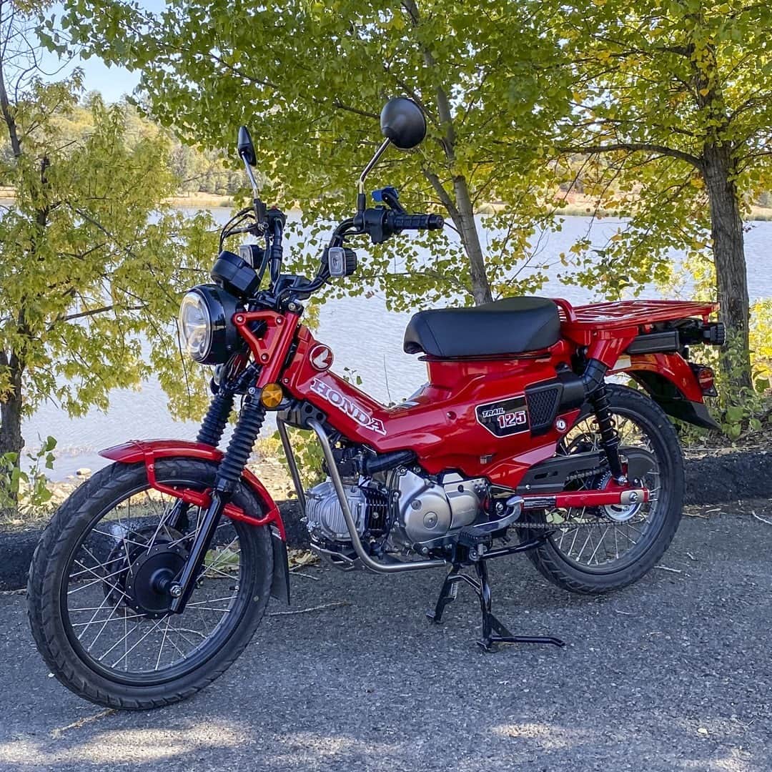 Honda Powersports USさんのインスタグラム写真 - (Honda Powersports USInstagram)「2021 Trail 125 - A machine that’s a blast around town, and even more fun on a dirt road. #trail125 #betteronahonda」11月18日 3時00分 - honda_powersports_us