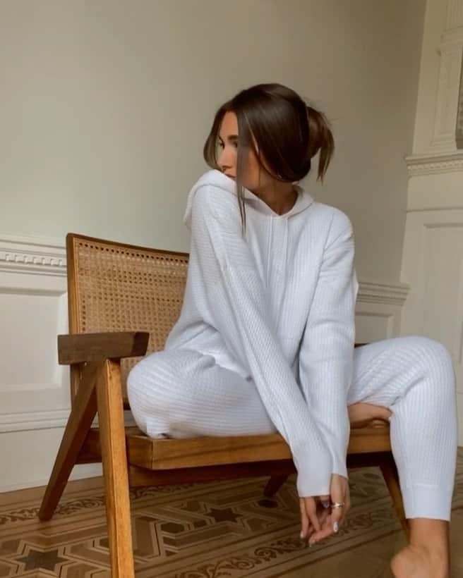 We Wore Whatのインスタグラム：「cableknit rib 💭 new @daniellebernstein sweat set in the coziest fabric, 12.01」
