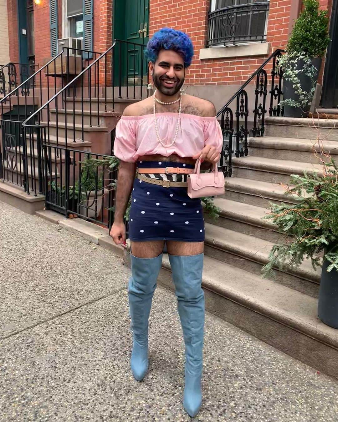 コルトン・ヘインズさんのインスタグラム写真 - (コルトン・ヘインズInstagram)「Hi everyone! My name is ALOK @alokvmenon !! I am taking over Colton’s account today in honor of #TransAwarenessWeek and the #TransTakeOver initiative started by @ashleemariepreston !   I am a trans and non-binary writer, performer, and educator. I am the author of the poetry book #FemmeInPublic and #BeyondTheGenderBinary (a handbook to challenge transphobia). Over the past decade I’ve performed in more than 40 countries! My work explores themes of gender, race, mental health, beauty, and humanity.  I’m trying to create a world that challenges gender norms, celebrates gender diversity and creative self expression, and recognizes that only people can determine their own genders, no one else! I started the hashtag #DegenderFashion to show the world that clothes have no gender. And #NothingWrongHair to challenge the shaming of body hair.  You can learn more about my work and my community on my page where I post a ton of resources. Today I’ll be answering your questions about gender and trans issues on Colton’s stories! See you there — Happy Trans Awareness Week!」11月18日 3時09分 - coltonlhaynes