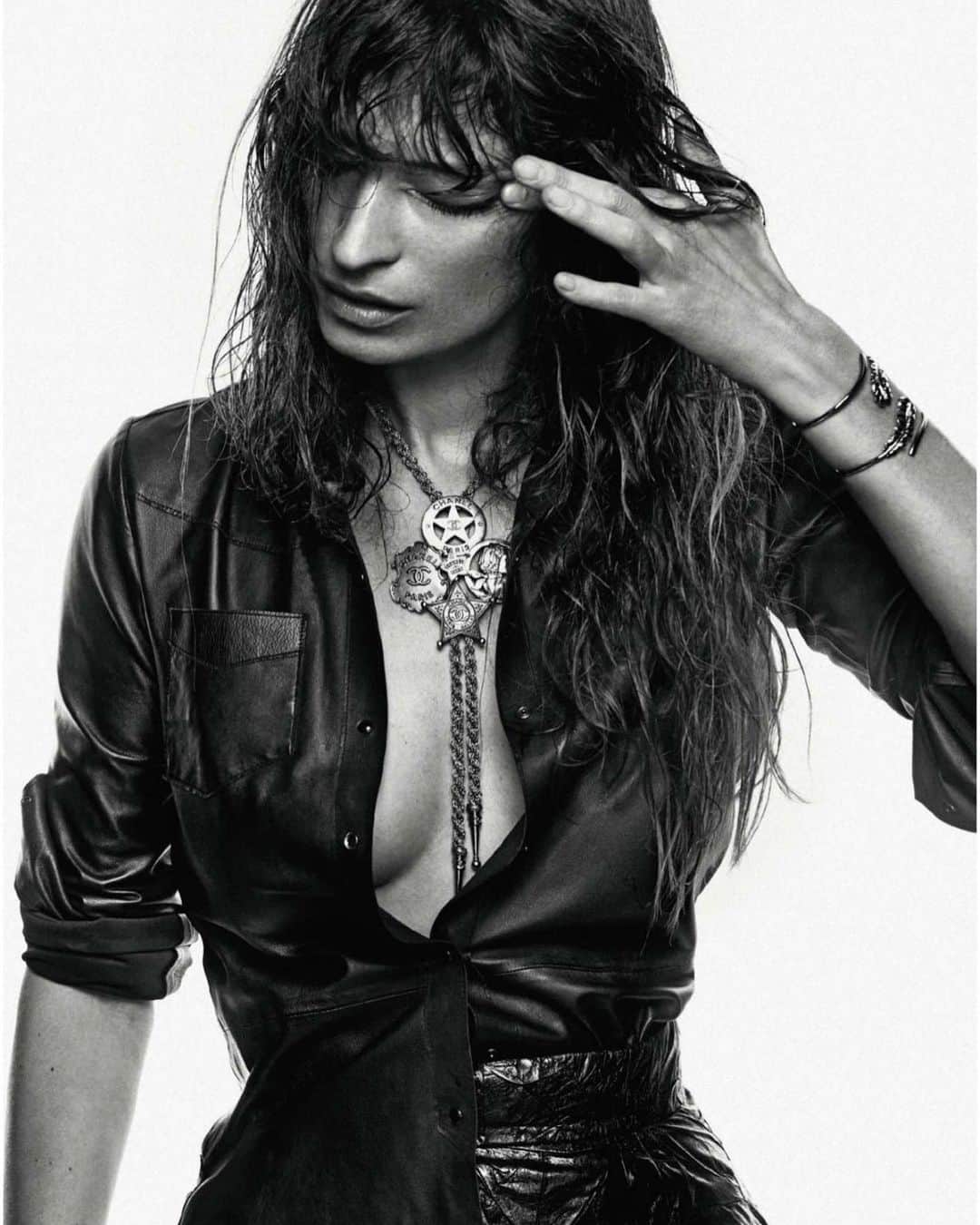 カロリーヌ・ド・メグレのインスタグラム：「Happy anniversary @elle_spain 💥75! Photo @xavigordo 🔥」