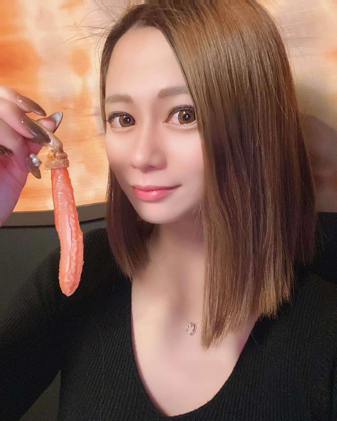 葉月るいのインスタグラム：「錦3グルメコンテスト😋  海鮮と蟹　個室居酒屋　豊浜栄店  に行ってきました🥰  るいの大好きな食べ物 No. 1の蟹さん🦀💕  幸せなひとときでした😍  @million_leisure_holdings  いいねお願いします😘  #錦#錦3グルメコンテスト#ミリオンレジャーホールディングス#キャバクラ#サロンドゴールド#海鮮と蟹個室居酒屋豊浜栄店#蟹さんありがとう🦀💕#葉月るい」
