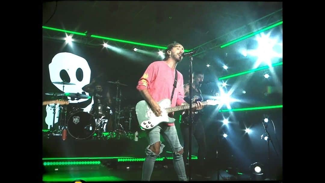 All Time Lowのインスタグラム：「Thanks to all of you (and Zack’s immaculate taste) the #BasementNoise concert series has been a fuckin’ blast so far. We’re back December 4th for Alex’s set! shop.alltimelow.com」