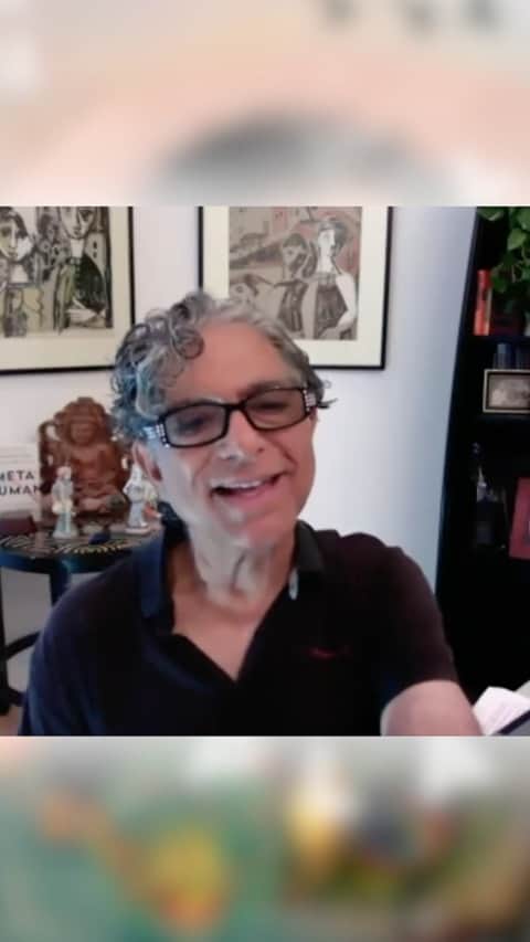 ファーン・コットンのインスタグラム：「Who has listened to this episode? I would love to know your thoughts and also what you took from this conversation. If you need some calm this week and haven’t listened yet, do check it out and feel relaxed just listening to Deepaks wisdom. You can watch the whole thing at YouTube.com/Fearne cotton or listen to the podcast wherever you get yours.」