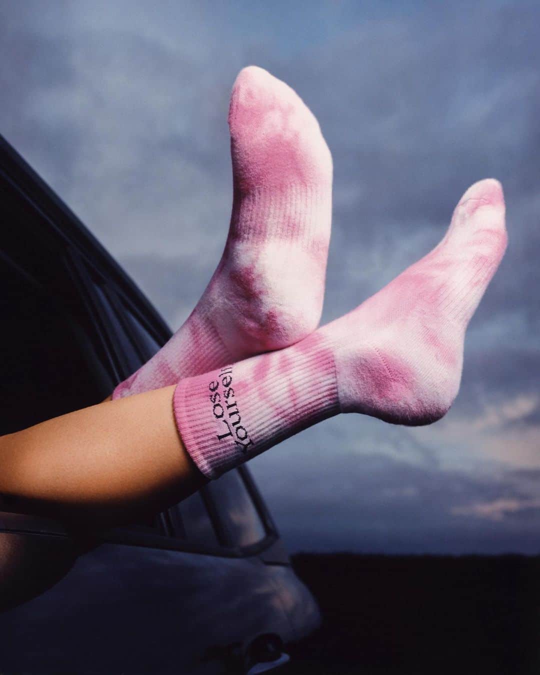 パコラバンヌさんのインスタグラム写真 - (パコラバンヌInstagram)「NATURE ESCAPE.  Pink tie-dye socks from ‘Lose Yourself’ capsule collection by #PacoRabanne. Discover it online and in stores.  @Juliendossena #PeterSaville」11月18日 3時18分 - rabanne
