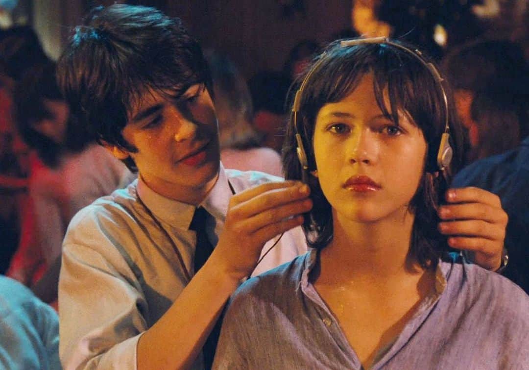Vogue Parisさんのインスタグラム写真 - (Vogue ParisInstagram)「Happy birthday, @SophieMarceau! Celebrating with this throwback to the beloved French actress's breakout role as Vic Beretton in 1980 film 'La Boum' directed by Claude Pinoteau, pictured alongside her lover Mathieu played by Alexandre Sterling」11月18日 3時20分 - voguefrance