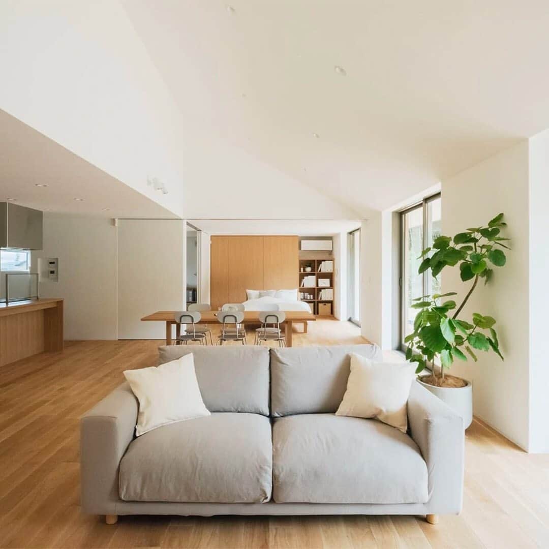 HYPEBEASTさんのインスタグラム写真 - (HYPEBEASTInstagram)「#hypeAF: @muji_global has opened Its minimal prefab home in Yamaguchi. Already teased in an 80 square meter layout, this new model home shows what the prefab could look like if set up for a small family. To maximize natural light, large floor-to-ceiling windows along with a sloped ceiling were adopted to allow for more light to enter the home. In order to create a sense of openness within the house, an open concept was utilized with movable partitions that play the part in dividing up space when needed. Creating a connection with nature is a large outdoor wooden deck that merges seamlessly with the main structure – the absence of steps or gates ensures that the transition from home to nature is instant. Expect to pay close to $160,000 USD for the house.⁠⠀ Photo: MUJI⁠」11月18日 3時22分 - hypebeast