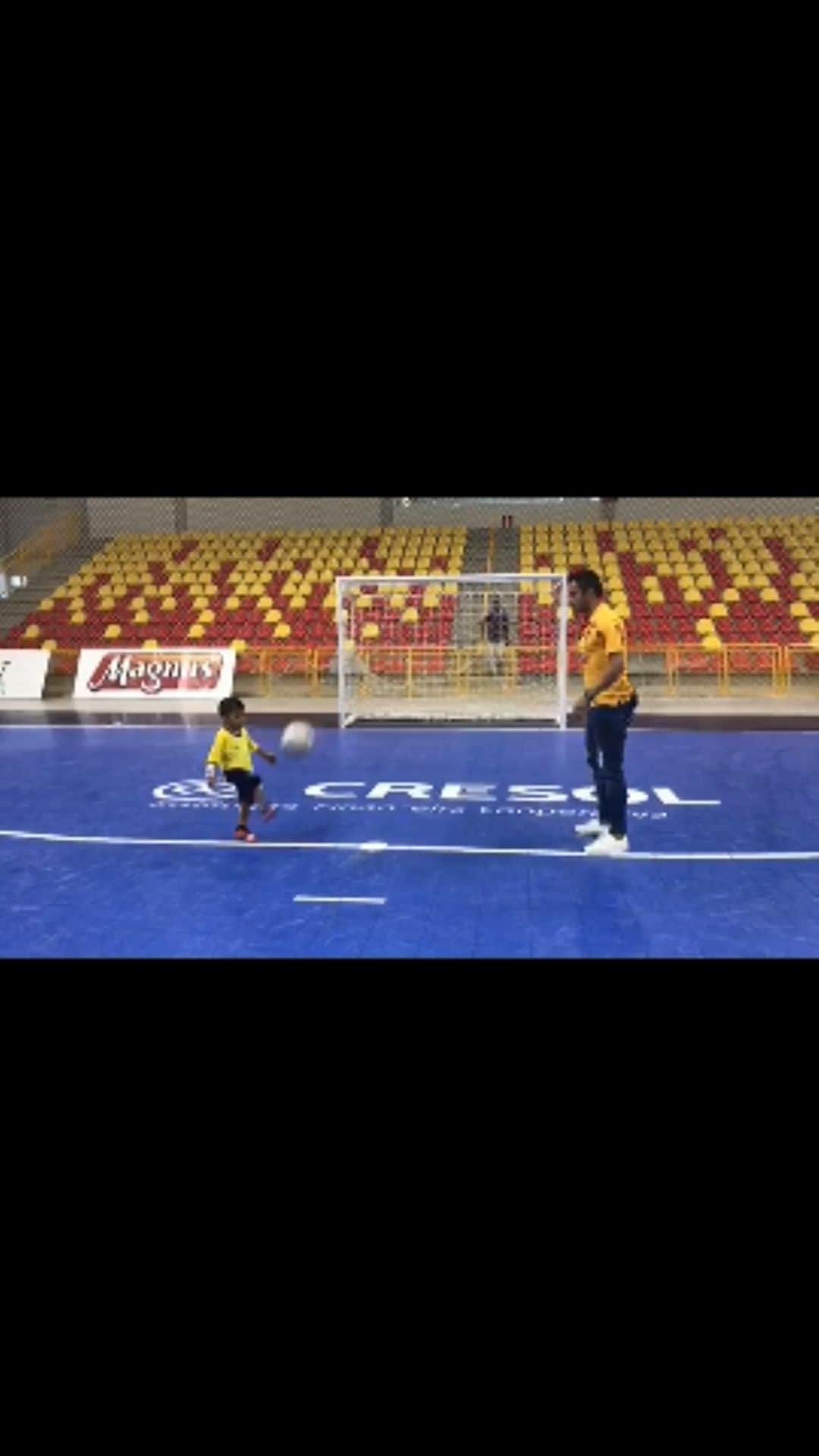 アレッサンドロ・ローザ・ヴィエイラのインスタグラム：「Brincando com meu grande amiguinho @marcoantonionf11 ✅  @magnusoficial」