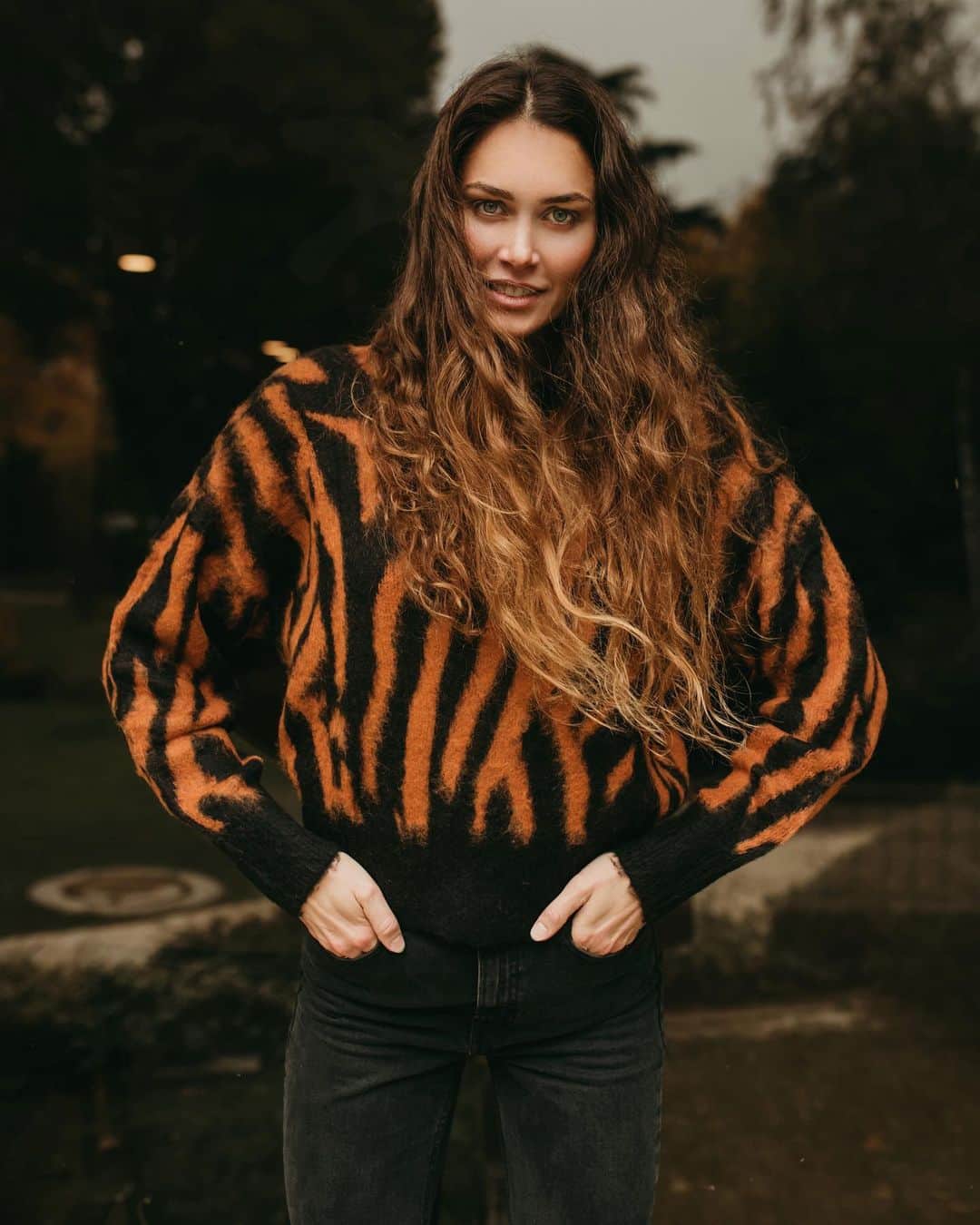 ズザンナ・ヤカボスのインスタグラム：「day37 🐯 still in the bubble  . . . . . #bubblelife #fallcolors #autumnvibes #GASjeans #DenimNeverLies #TrueBlueInside #panamyphoto」