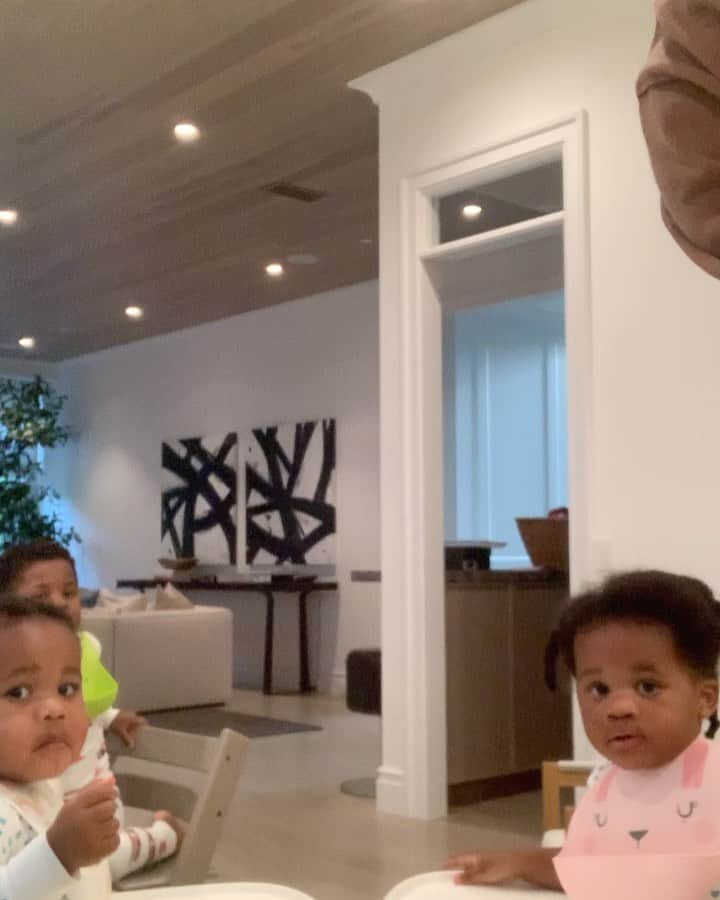 ラッセル・ウェストブルックのインスタグラム：「There is nothing more beautiful then my lil mommas together. I love my girls more than life itself. Hearing each of you say “Hi daaaaa daaa” and “Hi mommma” make me smile from ear to ear! I’m so grateful to be your DaDa. I love you both more than you know!❤️ HAPPY 2nd BIRTHDAY to my precious JoJo momma and Skye momma. 🎉🎊🎉🎊🎉」