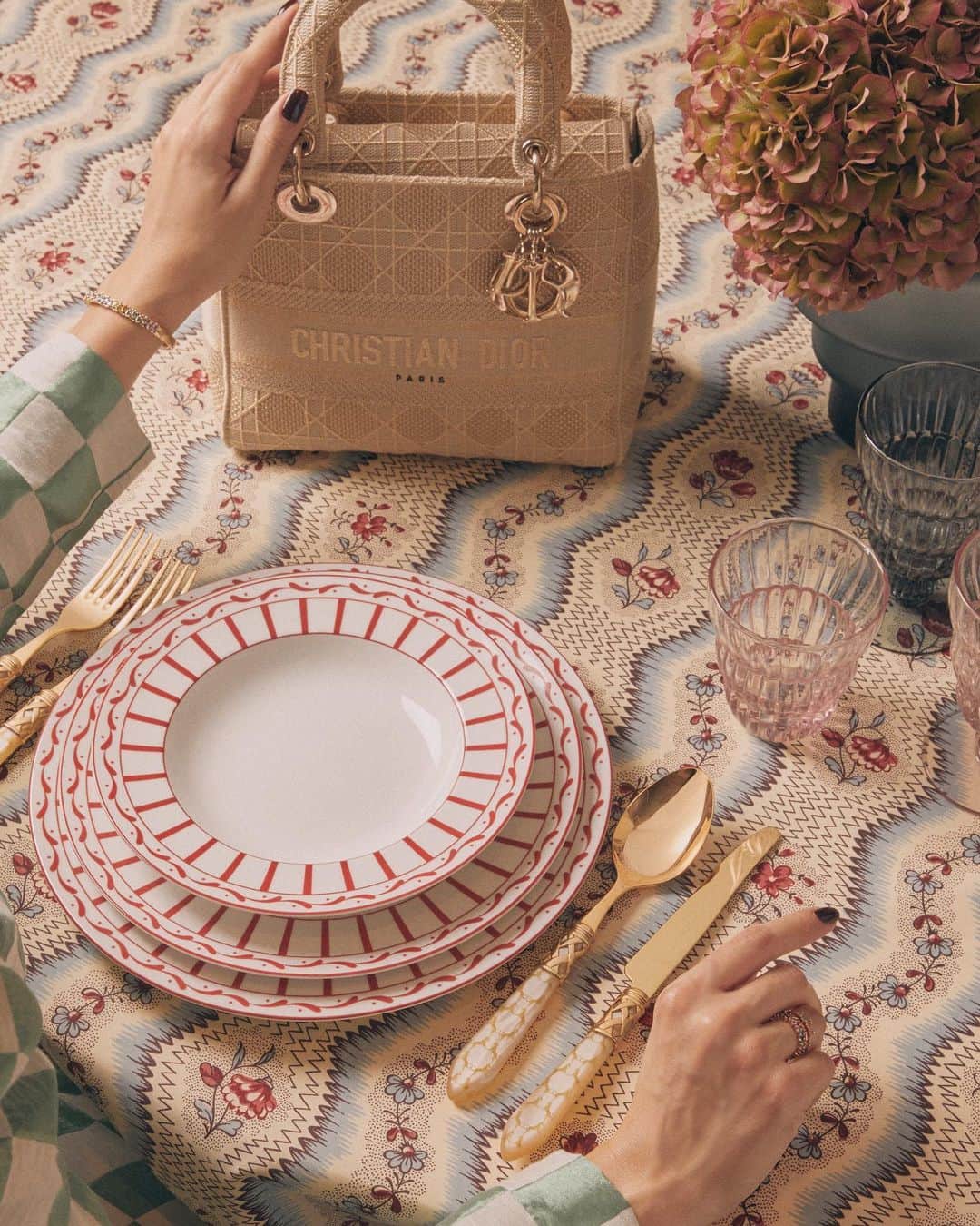 Harrodsのインスタグラム：「THE GRANDMILLENNIAL. Buying gifts for the Grandmillennial is a game of print. Vintage florals, flamboyant filigree… More is more and they'll masterfully combine the lot. It shouldn’t work, but it really does – what will you add to the mix?  Head to stories to discover more. Plus, shop the edit at our link in bio.   #Harrods #HarrodsFashion #HarrodsChristmas   Shop the store through our remote Personal Shopping service (previously known as Virtual Concierge), or shop online at harrods.com.」