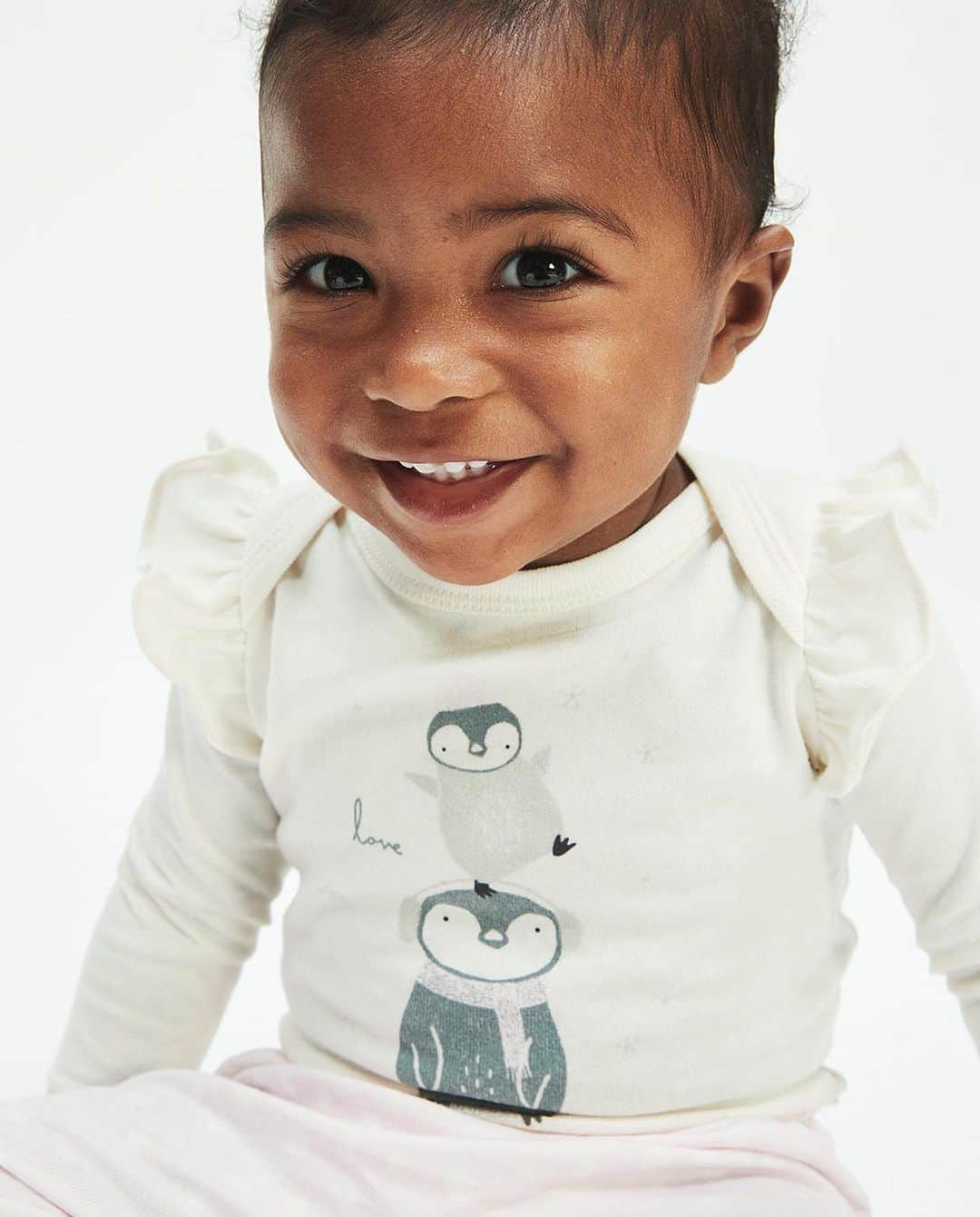 GapKidsさんのインスタグラム写真 - (GapKidsInstagram)「Our supersoft Organics Collection is made with 100% organically grown cotton — so it’s a great gift for baby and brings a little joy to the world.」11月18日 3時46分 - gapkids