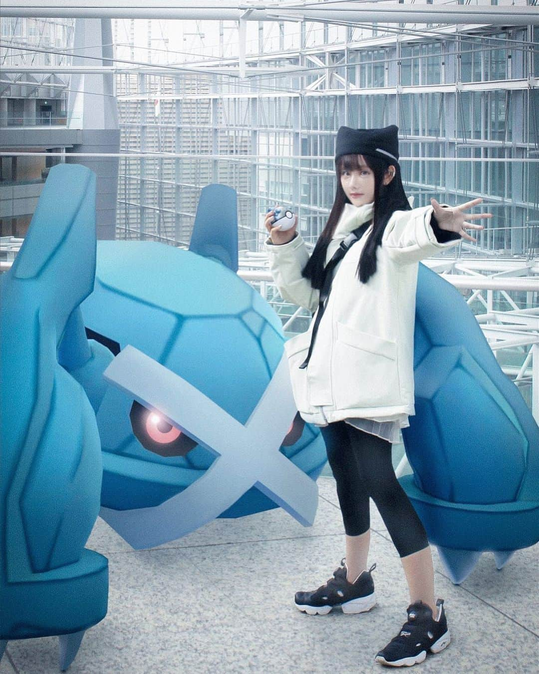 緑川百々子のインスタグラム：「君がいる世界線  #PokémonGO   No.376  . . . . .  direction / @air_IN_chan  cameraman / @air_IN_chan  model / momo . . . . . .  ▷この企画は、写真とゲーム画面のスクリーンショットのコラージュ作品です。」