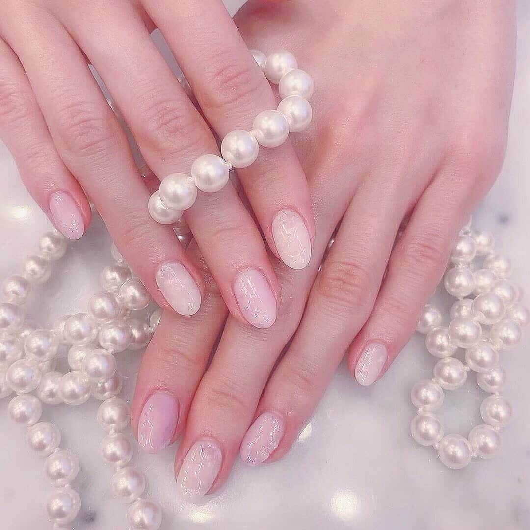 糸原美波さんのインスタグラム写真 - (糸原美波Instagram)「new nail 💅 𓈒 𓏸   今回は冬っぽく  ホワイトと青みピンクで ☃️  @sweets.nail さん いつもちゅるちゅるネイル ありがとうございます ❄️」11月17日 19時07分 - minami_itohara