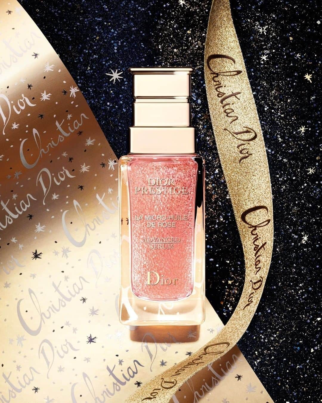 クリスチャンディオールさんのインスタグラム写真 - (クリスチャンディオールInstagram)「For an exceptional holiday season, uplift your skin and your senses with the new DIOR PRESTIGE LA MICRO HUILE DE ROSE ADVANCED SERUM, enriched with 10,000 micro-pearls crafted from the exclusive Rose de Granville. • #DiorHoliday #diorskincare #diorprestige #DreamInDior」11月17日 19時00分 - dior